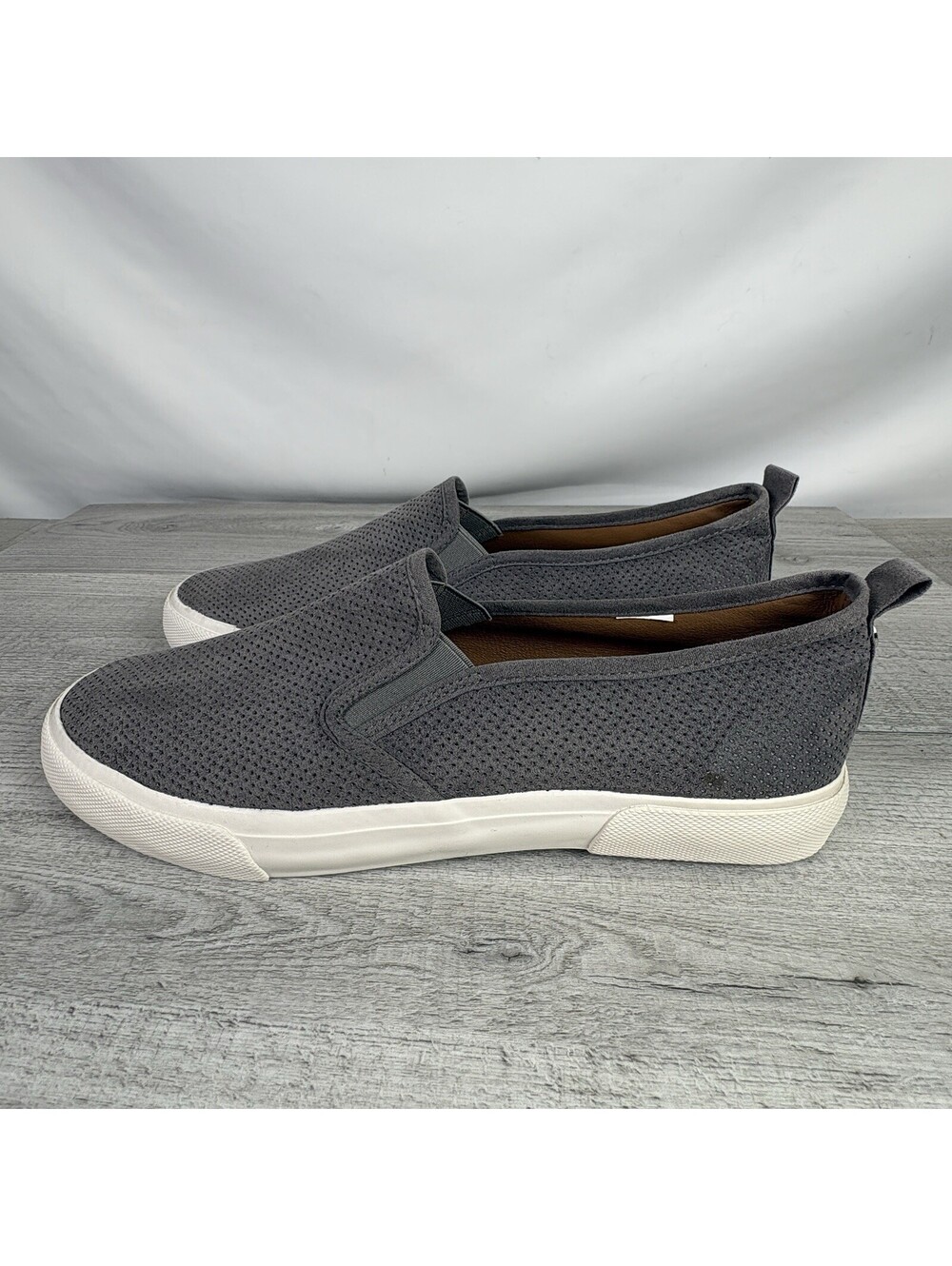 Tommy Bahama Womens Gray Perforated Mesh Slip On Sneakers White Sole Hibiscus